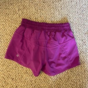 Lululemon purple fuschia shorts Sz 4